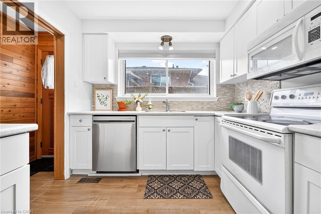 1308 REDBANK Crescent - 11