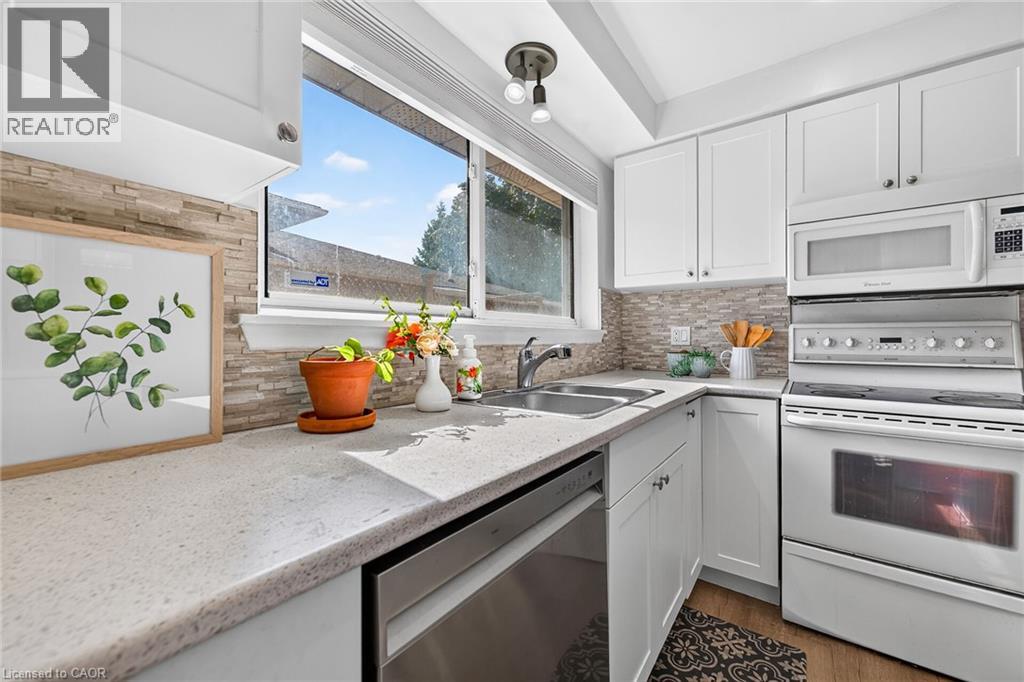 1308 REDBANK Crescent - 12