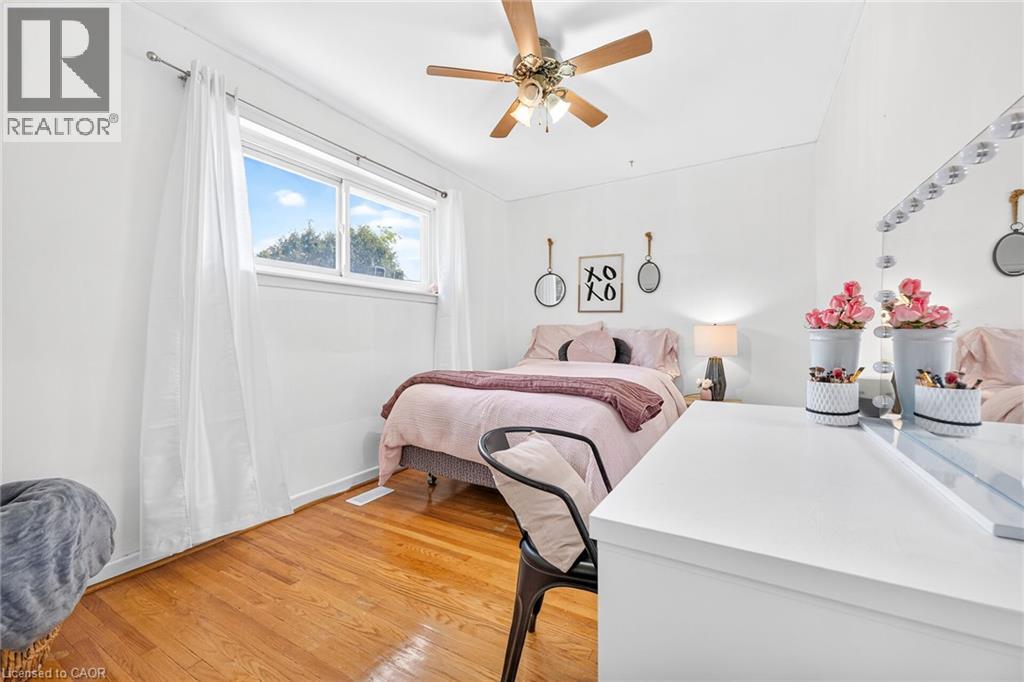 1308 REDBANK Crescent - 16