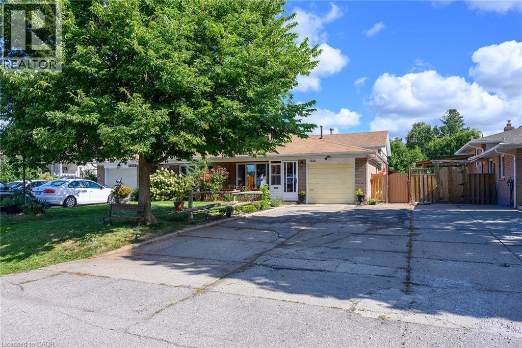 Photo of 1308 REDBANK Crescent