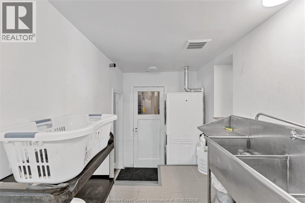 114 King Street West — photo 22