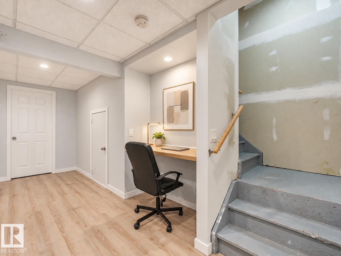 288 CHARLESWORTH DR SW - 34
