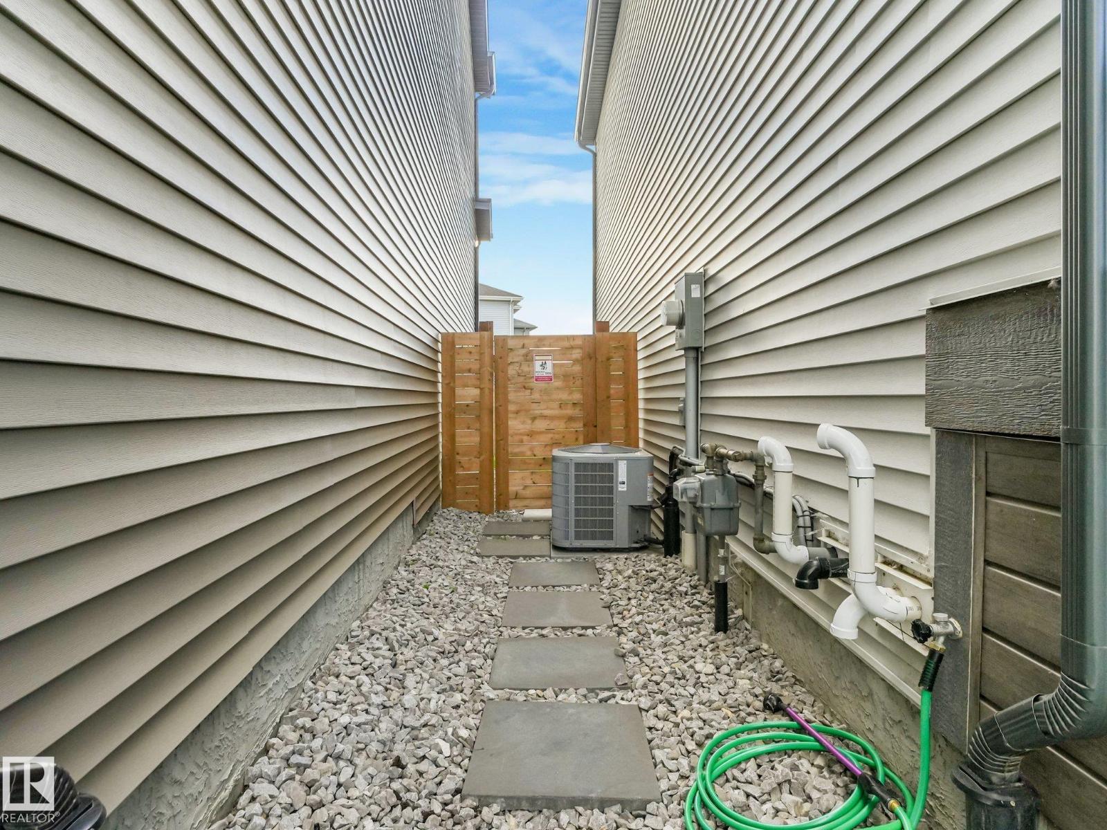 288 CHARLESWORTH DR SW - 44