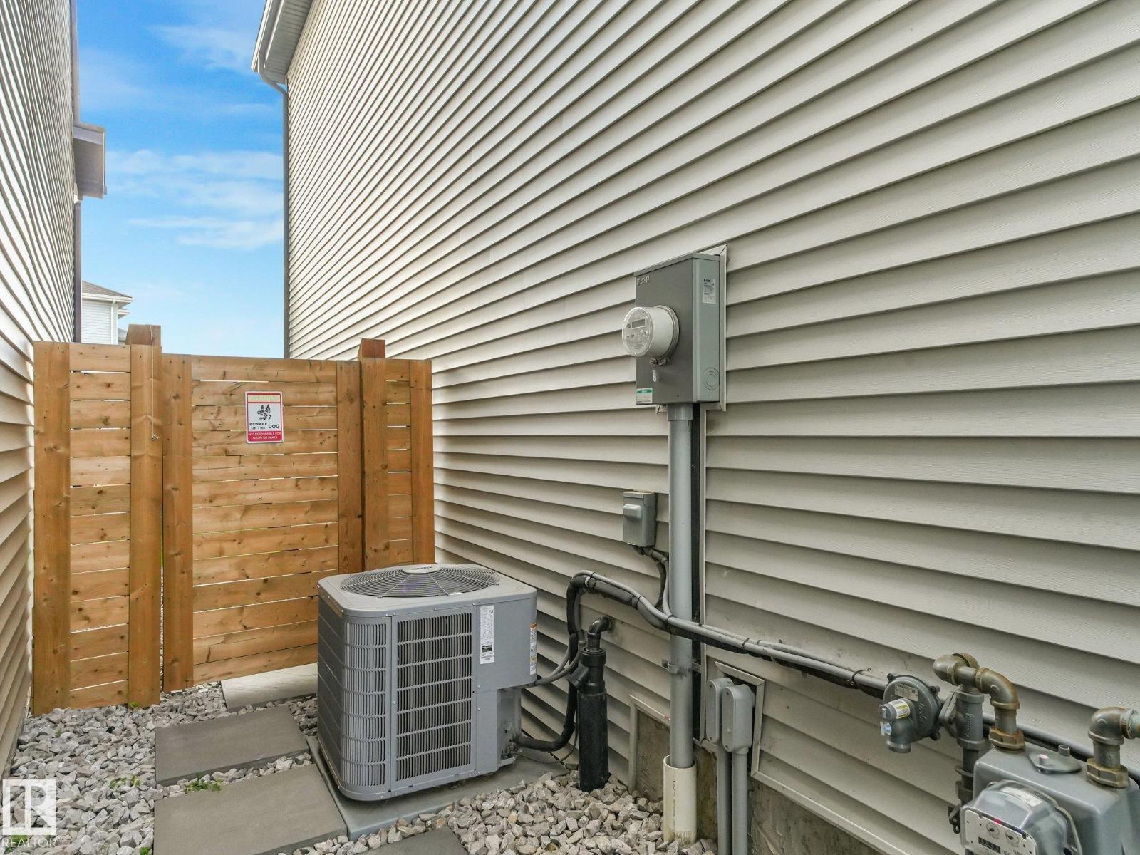 288 CHARLESWORTH DR SW - 45