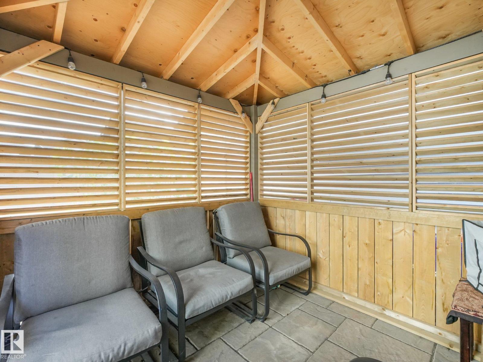 288 CHARLESWORTH DR SW - 53