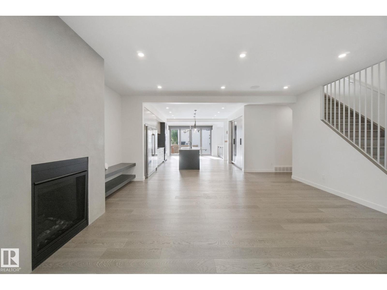10925 UNIVERSITY AV NW - 12