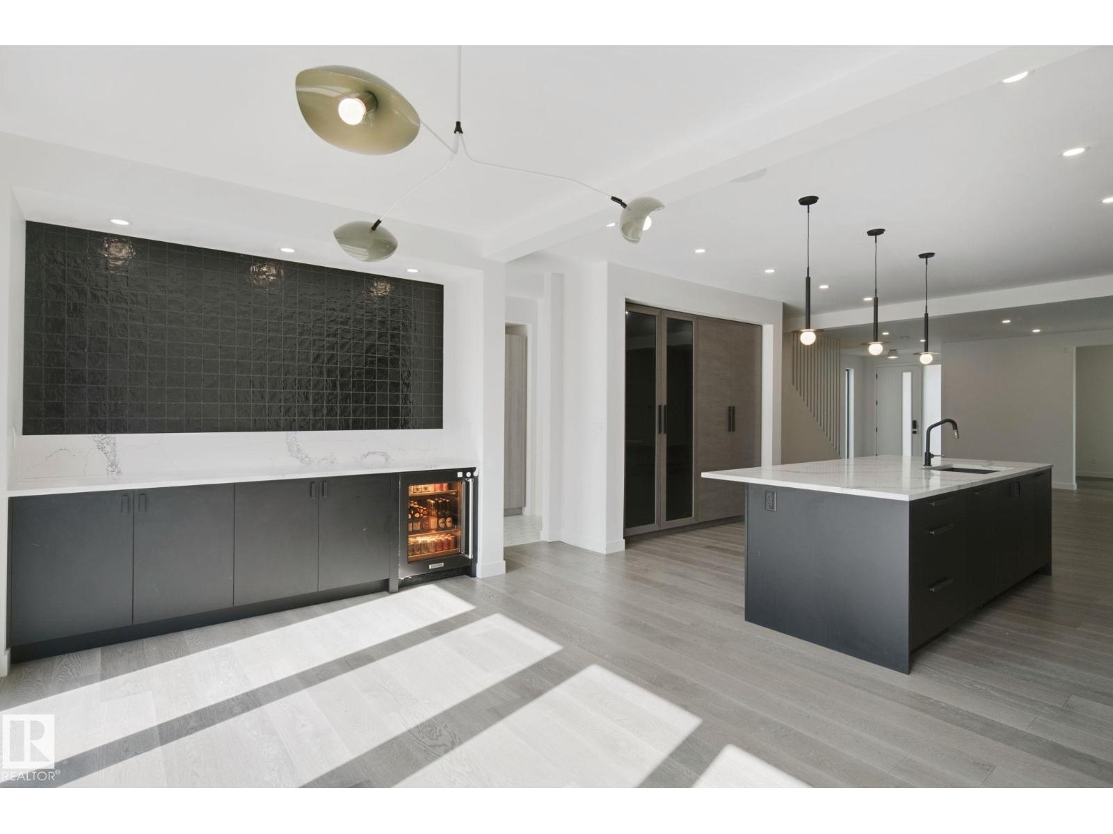 10925 UNIVERSITY AV NW - Image 19