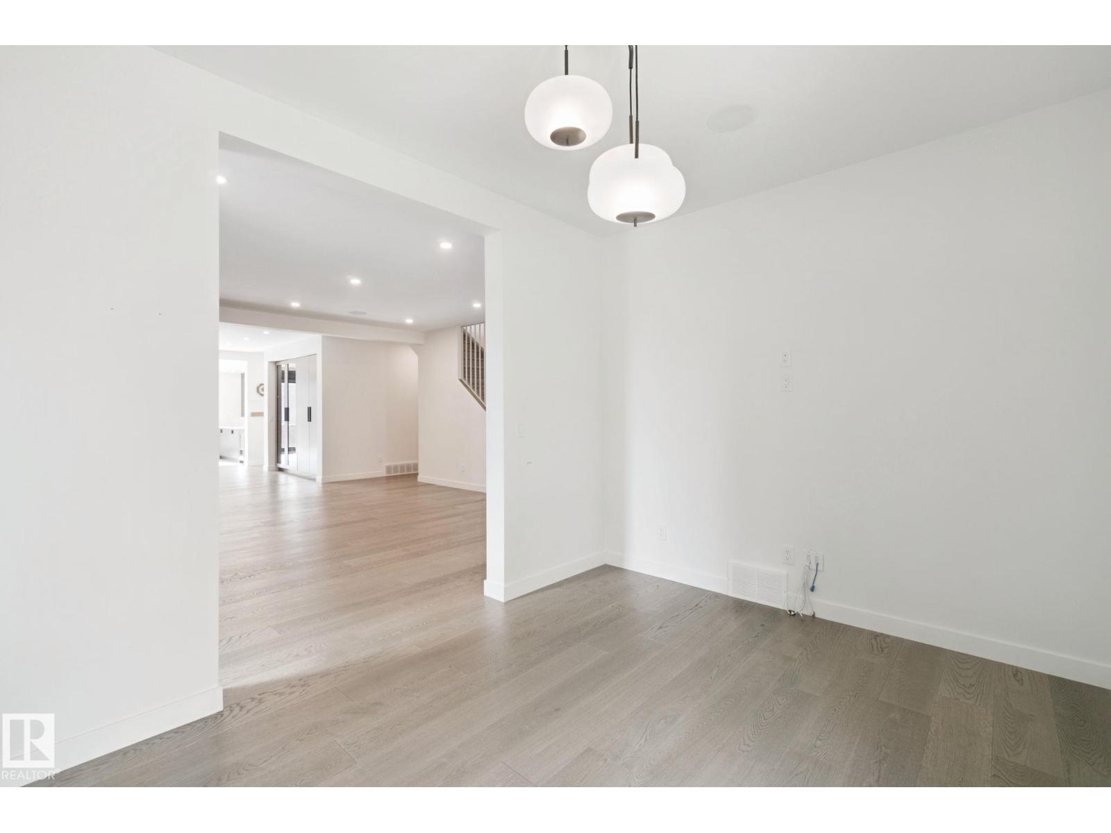 10925 UNIVERSITY AV NW - 11