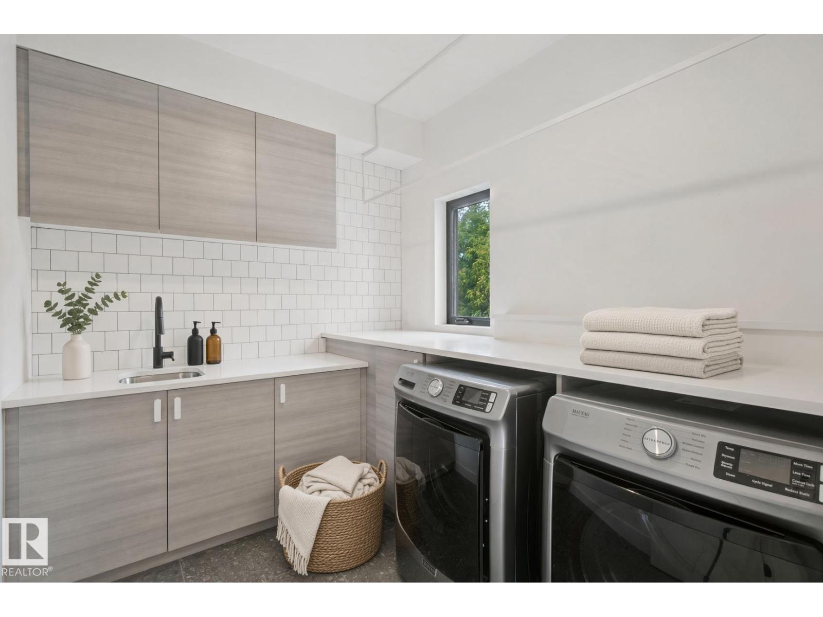 10925 UNIVERSITY AV NW - Image 35