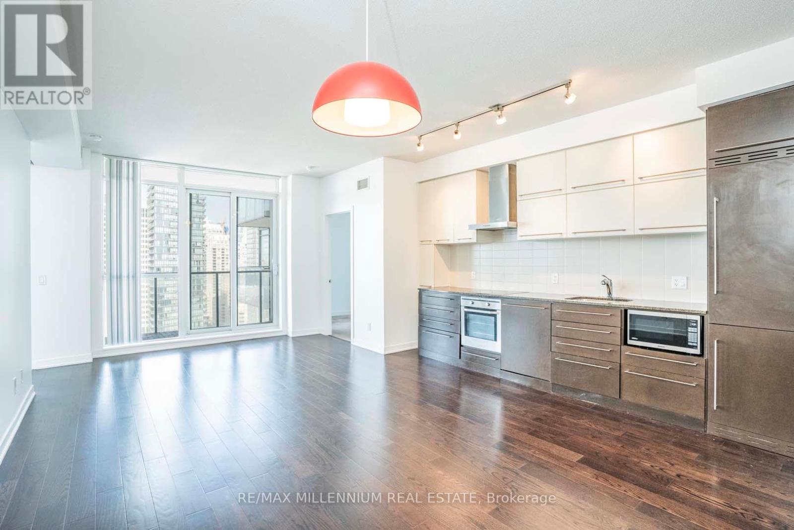 2212 - 770 BAY STREET