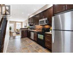 4pc Bathroom - 4510 73 Street Nw, Calgary, AB T3B2M4 Photo 11