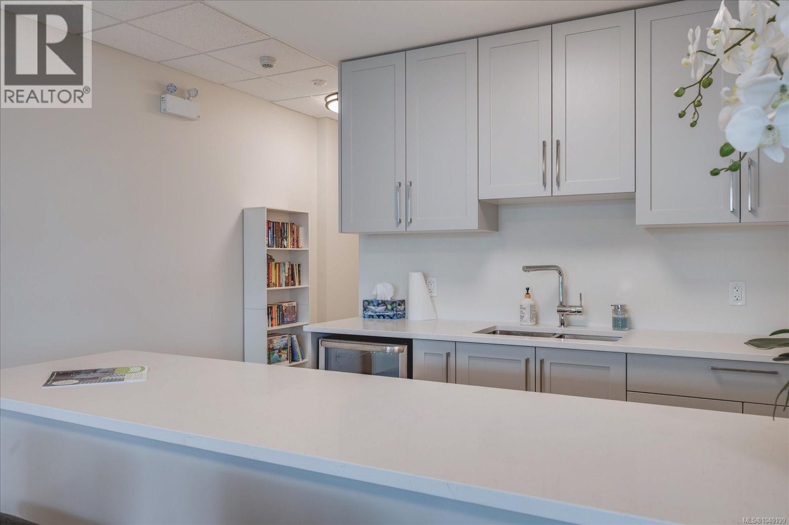 #301 3529 Dolphin Dr - Image 59