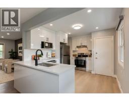 3pc Bathroom - 1051 8 Avenue Ne, Calgary, AB T2E1X3 Photo 9