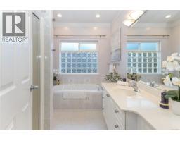 7348 Ridgedown Crt, Central Saanich, BC V8M2H7 Photo 27