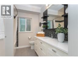 7348 Ridgedown Crt, Central Saanich, BC V8M2H7 Photo 33
