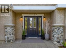 Entrance - 7348 Ridgedown Crt, Central Saanich, BC V8M2H7 Photo 6