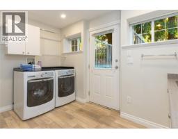 7348 Ridgedown Crt, Central Saanich, BC V8M2H7 Photo 39