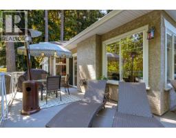7348 Ridgedown Crt, Central Saanich, BC V8M2H7 Photo 24