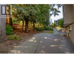 7348 Ridgedown Crt, Central Saanich, BC V8M2H7 Photo 43