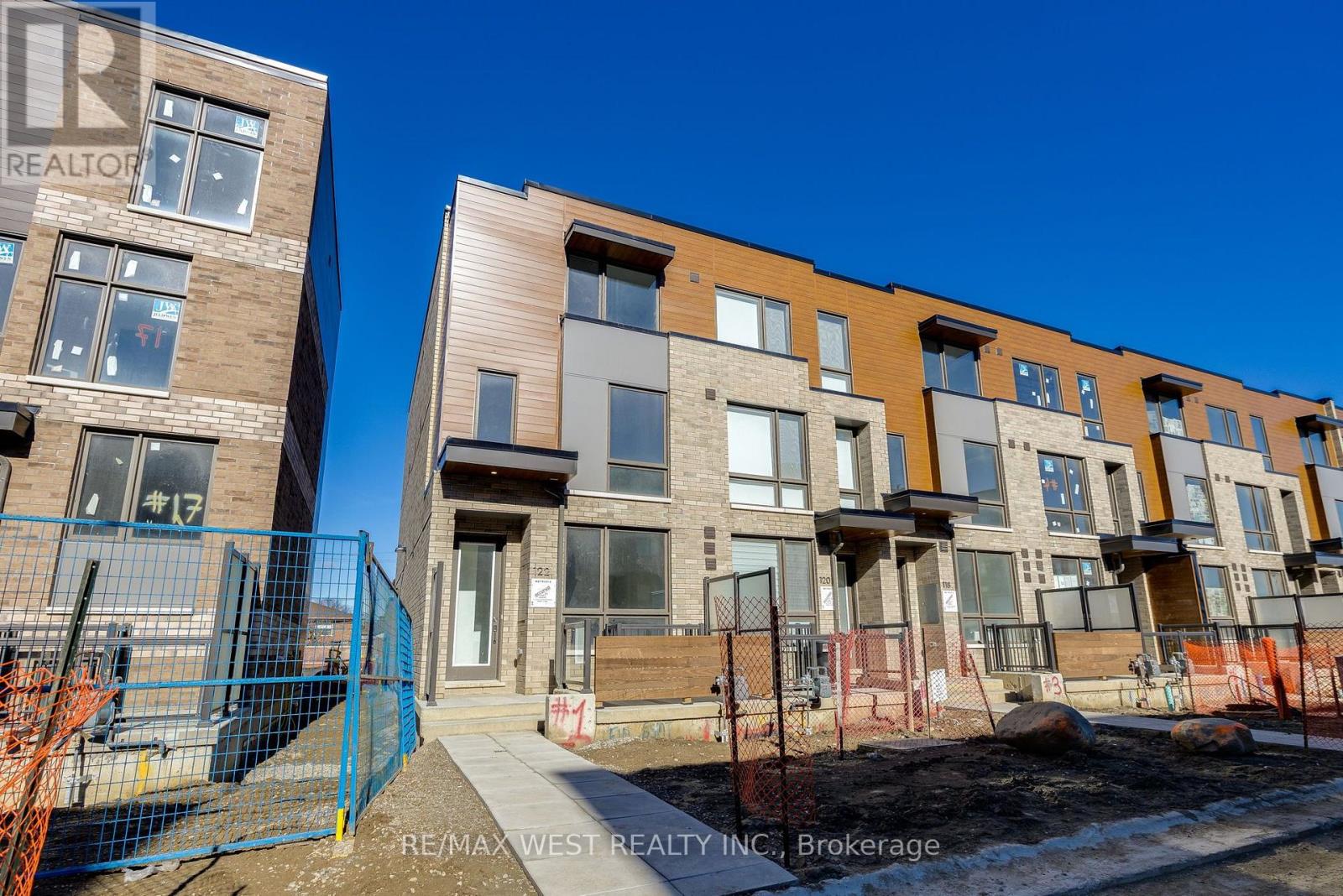 122 GREEN GARDENS BOULEVARD