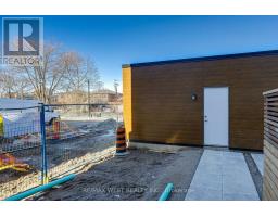 122 Green Gardens Boulevard, Toronto, ON M6A0E5 Photo 32
