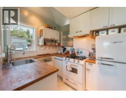 4981 Geer Road, Sechelt, BC V7Z0B9 Photo 6