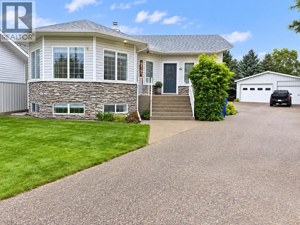 42 Staffordville Crescent N - 1
