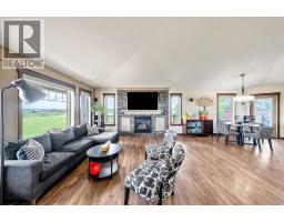 Family room - 252042 Township Road 230, Rural Wheatland County, AB T1P0T2 Photo 10