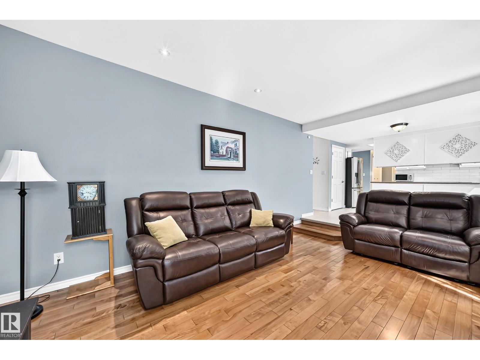 10451 26 AV NW - 14