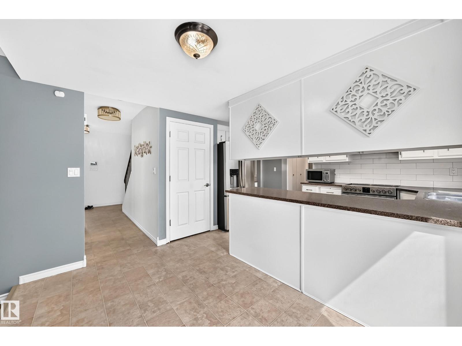 10451 26 AV NW - 17