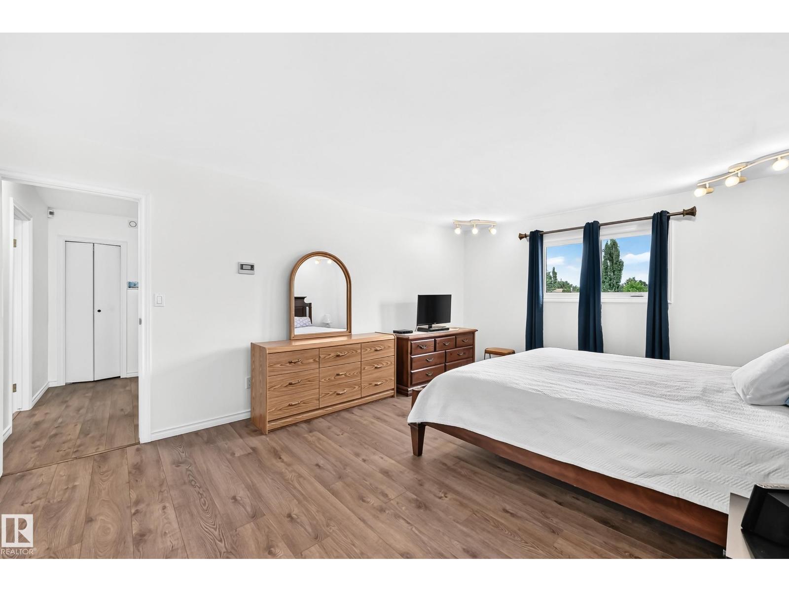 10451 26 AV NW - Image 33