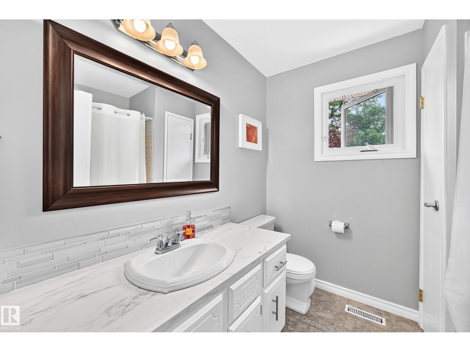 10451 26 AV NW - 52