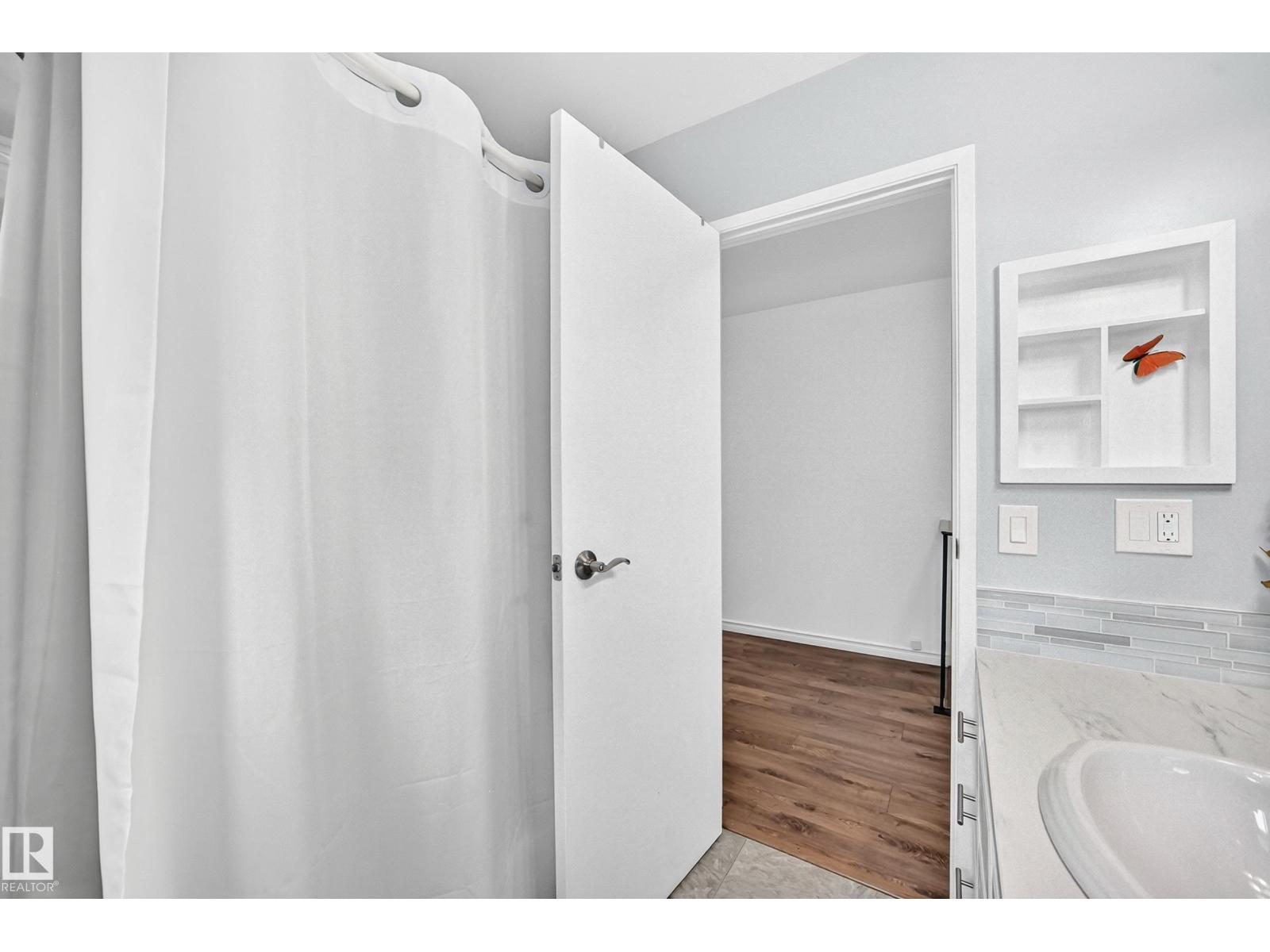 10451 26 AV NW - 53