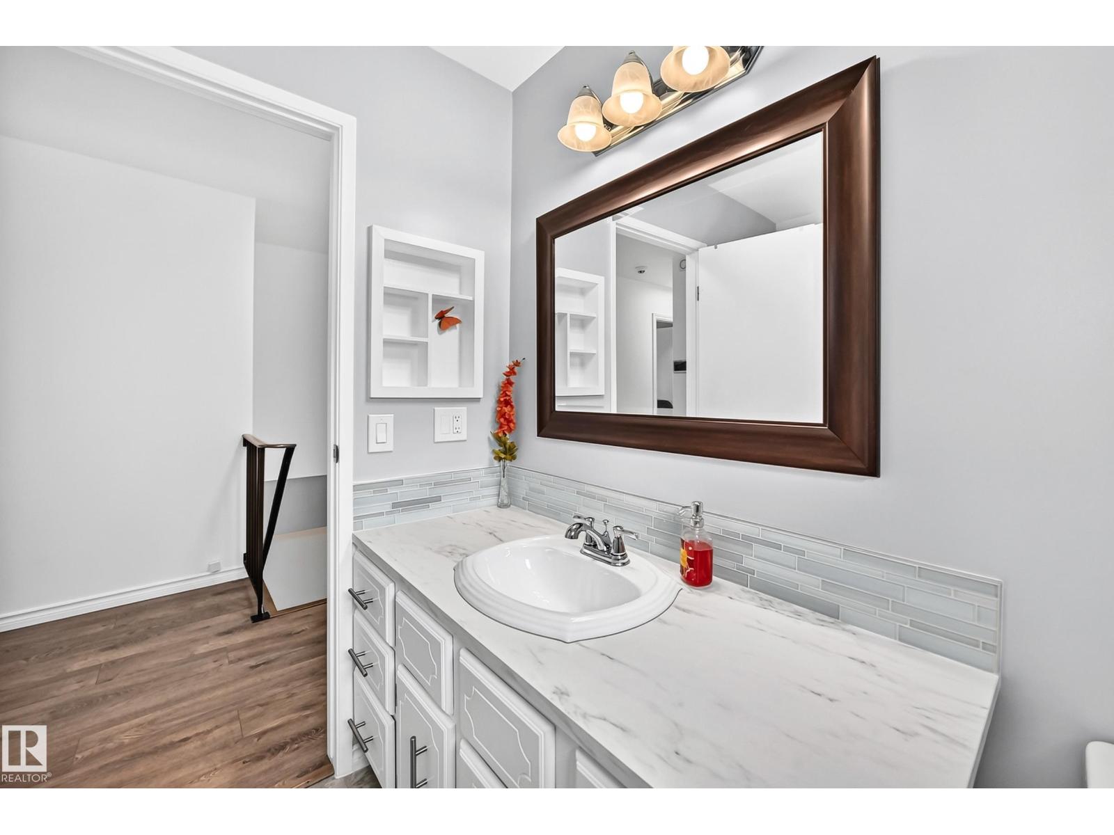 10451 26 AV NW - 54