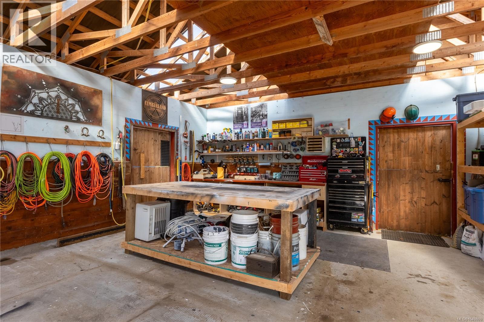 5225 Island Hwy N - 68