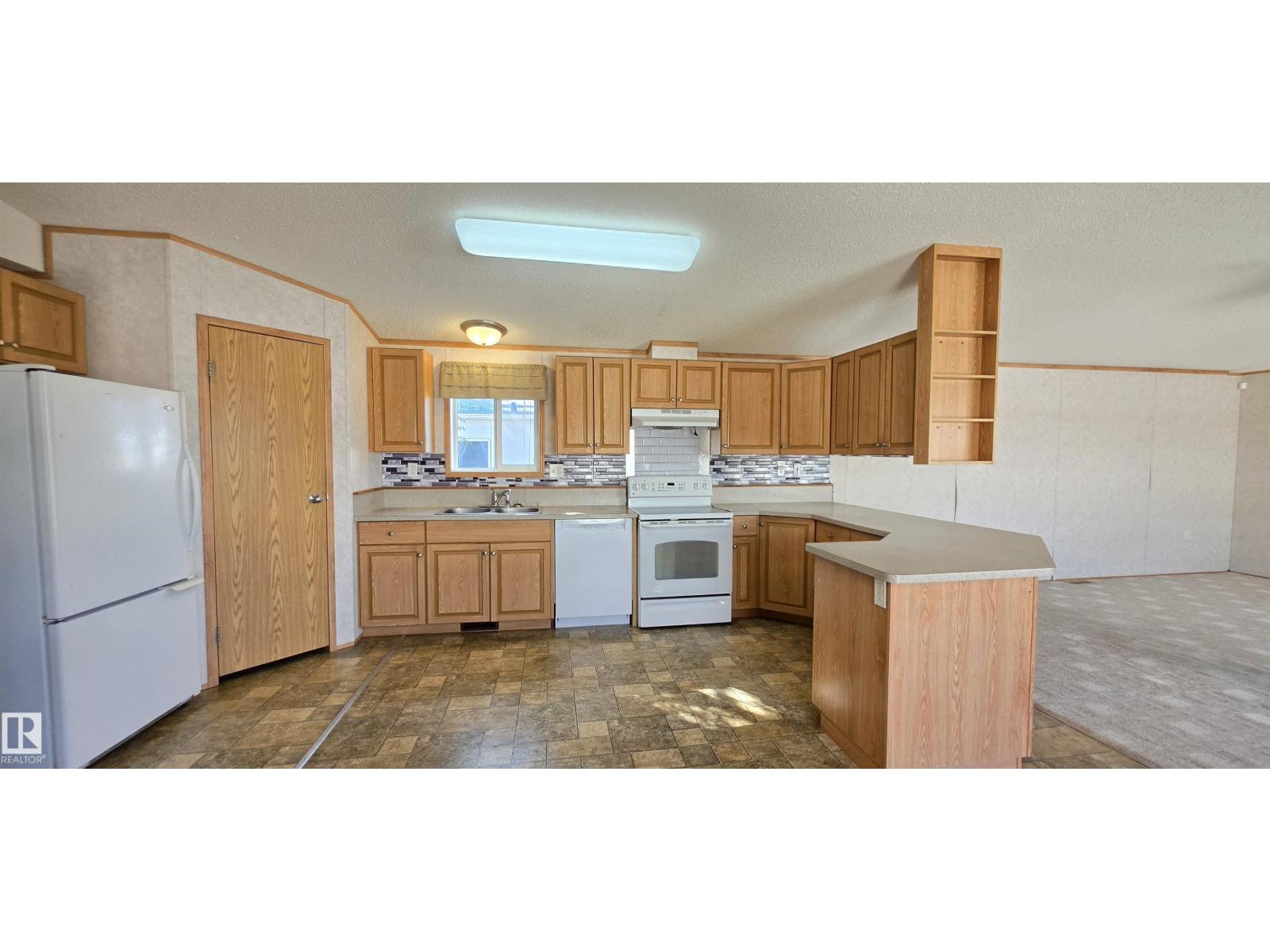 #56 4202 45 ST - 8