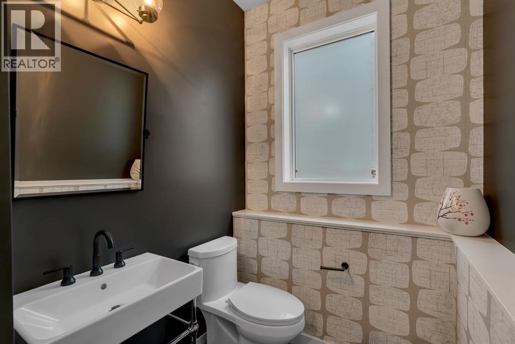 2106 49 Avenue SW - photo 20