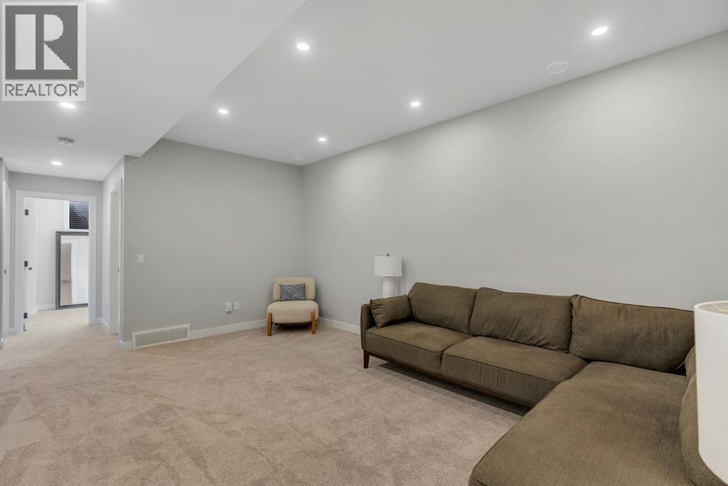 2106 49 Avenue SW - photo 40