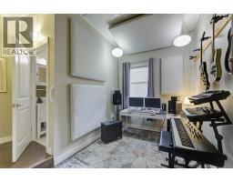 Living room - 1859-1861 Mountain Avenue, Kelowna, BC V1Y7J4 Photo 22