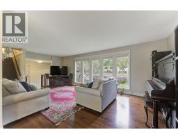 Living room - 1859-1861 Mountain Avenue, Kelowna, BC V1Y7J4 Photo 10
