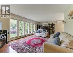 Kitchen - 1859-1861 Mountain Avenue, Kelowna, BC V1Y7J4 Photo 11