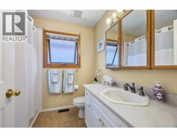 199 Coppertree Court, Kamloops, BC V2E2N4 Photo 30