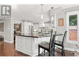 Kitchen - 427 Melanie Crescent, Hamilton, ON L9G4B1 Photo 9