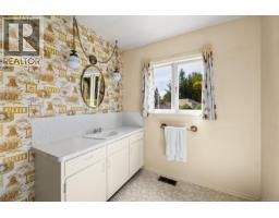 8620 Forest Park Pl, North Saanich, BC V8L5Z7 Photo 26