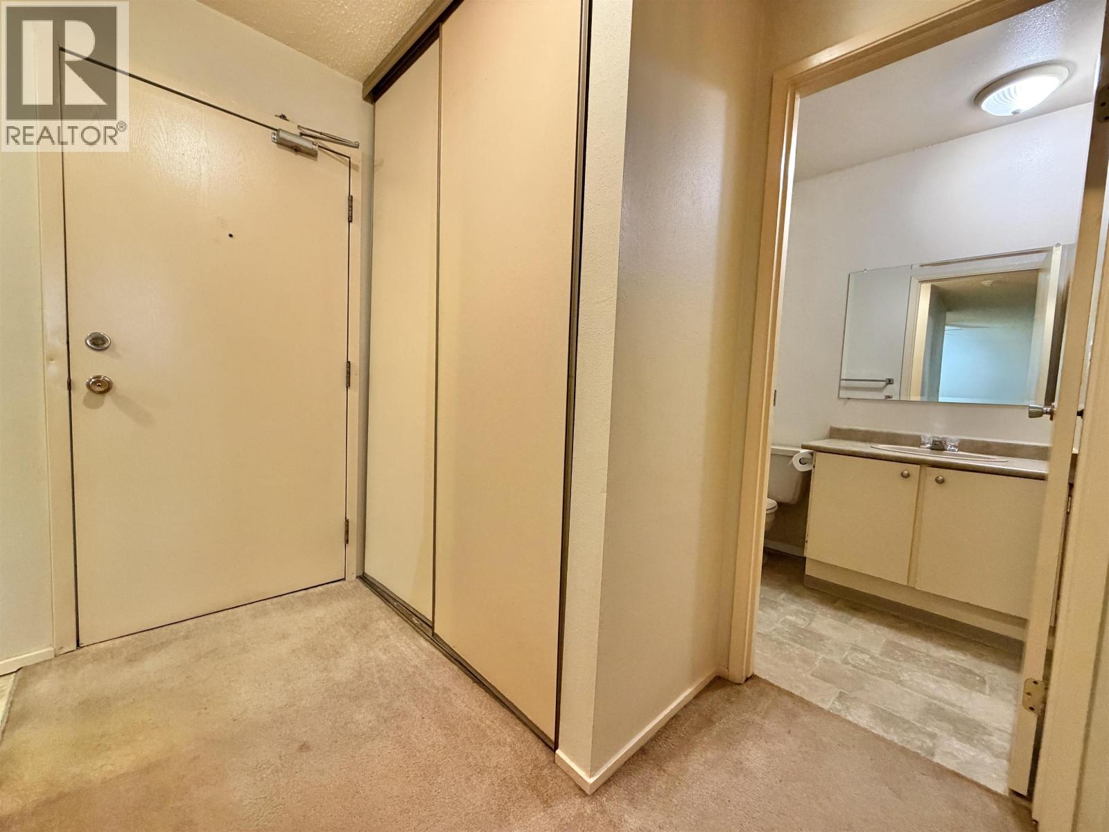 #211 280 N BROADWAY AVENUE - Image 4