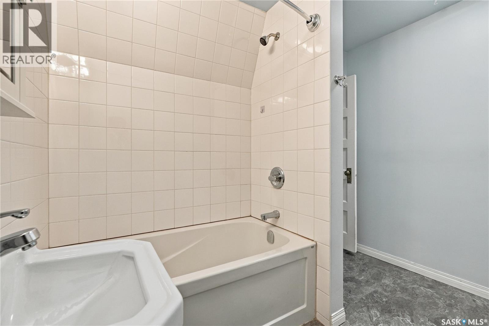 216 25th STREET W - 40