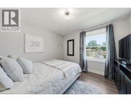 140 Avon Road, Kitchener, ON N2B1T7 Photo 24