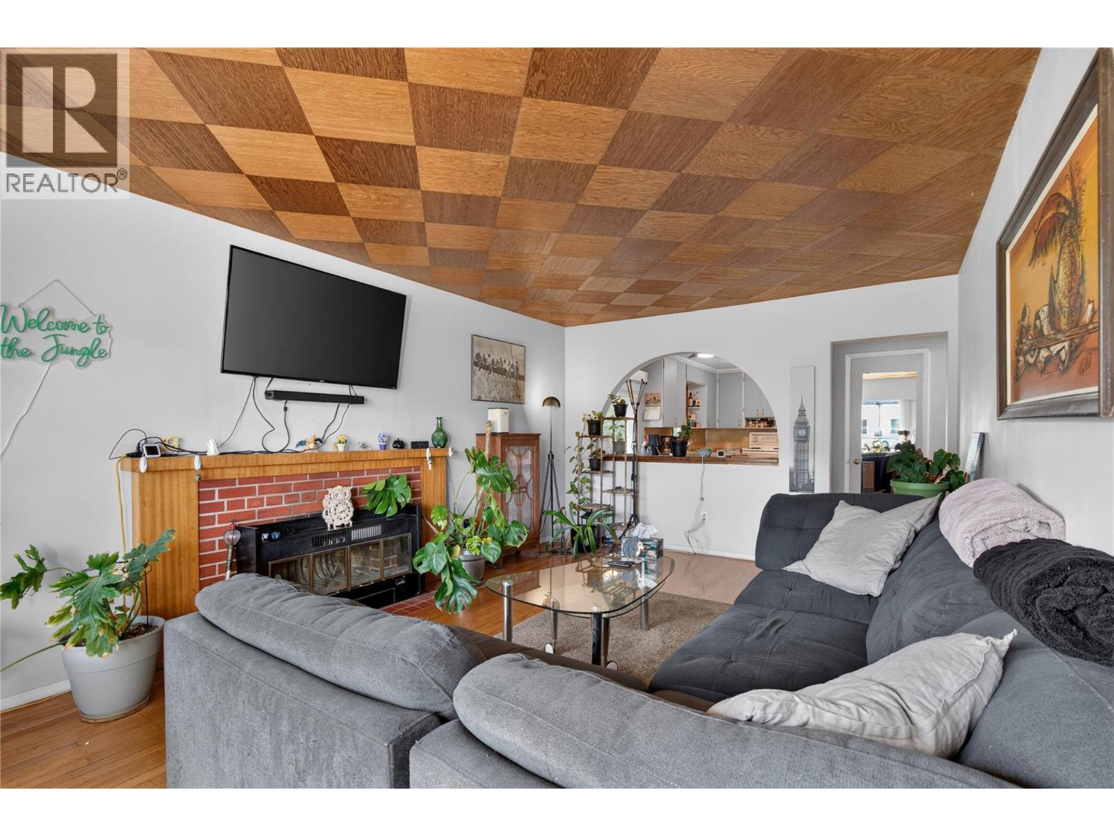 689 Ellis Street - Image 4