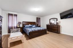 305 Bridge Lake Drive, Winnipeg, MB R3Y0R2 Photo 12