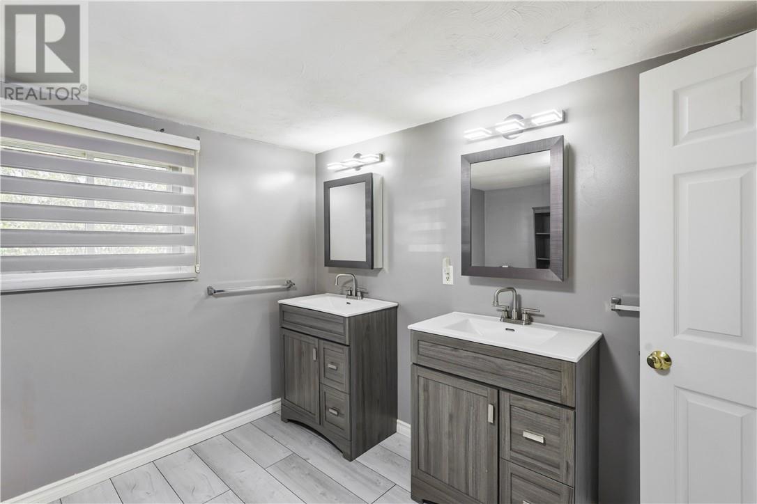 449 Adelaide Street - Image 20